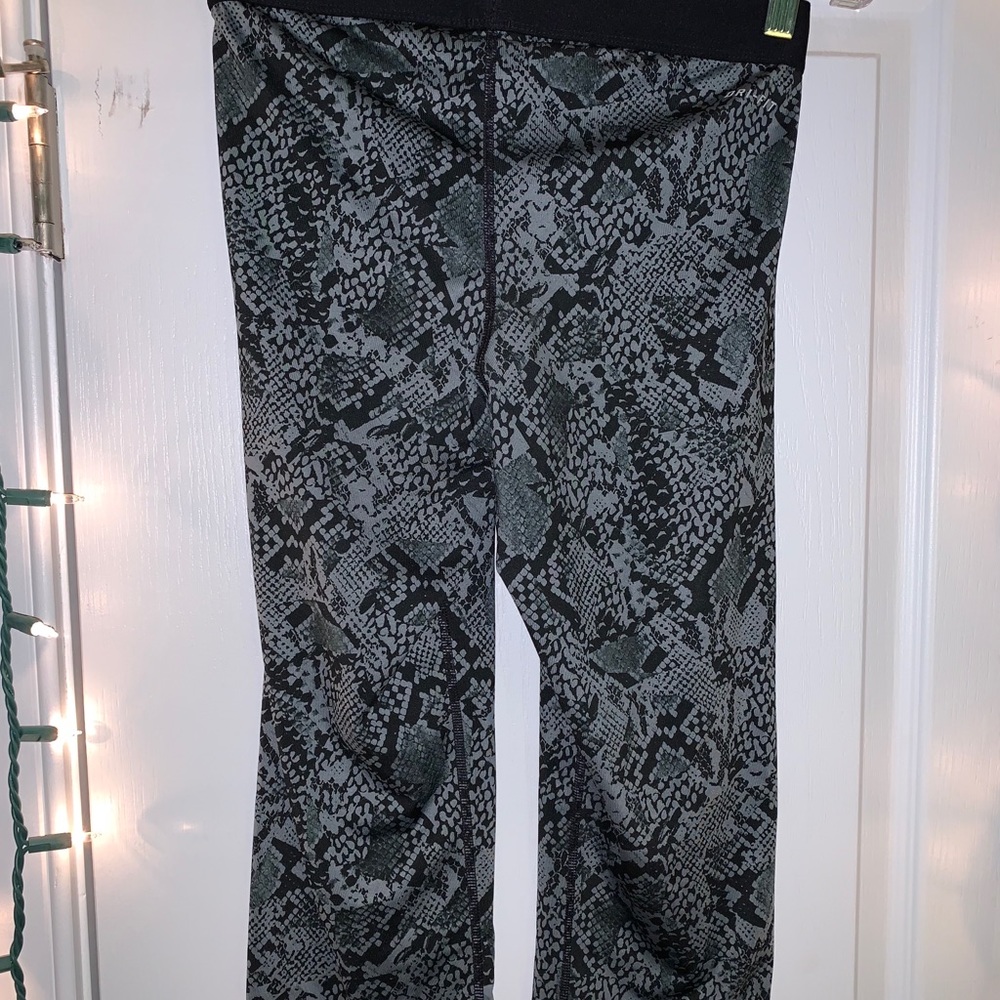 Cropped patterned Nike leggings - Picture 3 of 3